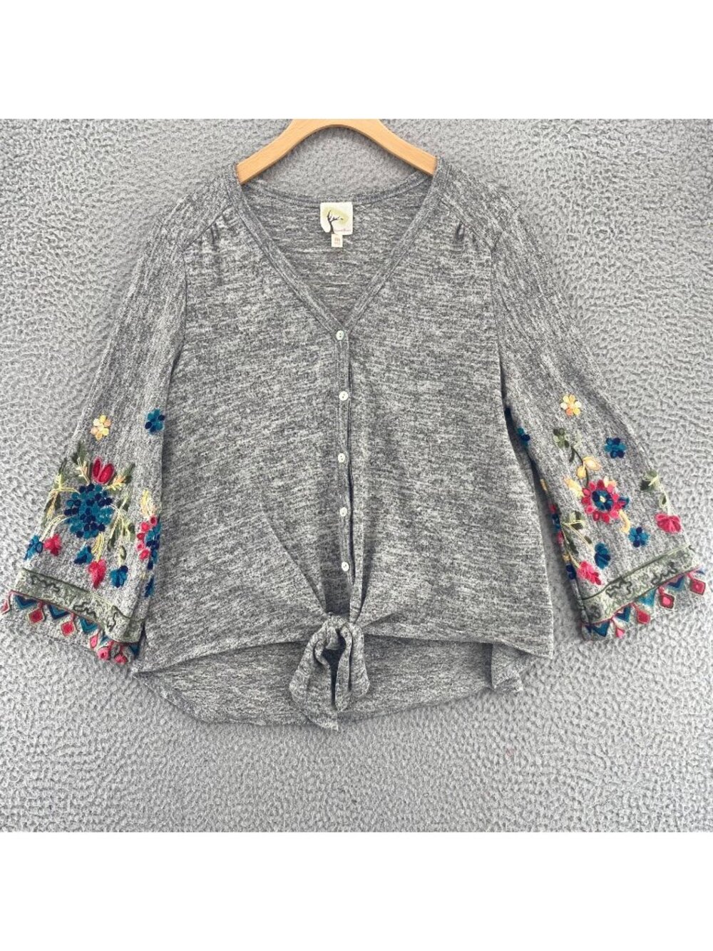 Fig & Flower Top Womens Medium Gray Embroidered Floral Button Up 3/4 Sleeve Knit